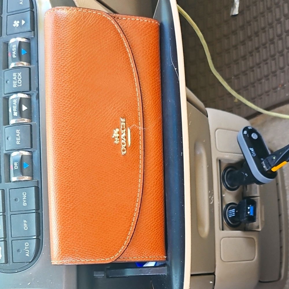 Great DEAL !Coach Brown Leather Wallet with Gold Logo